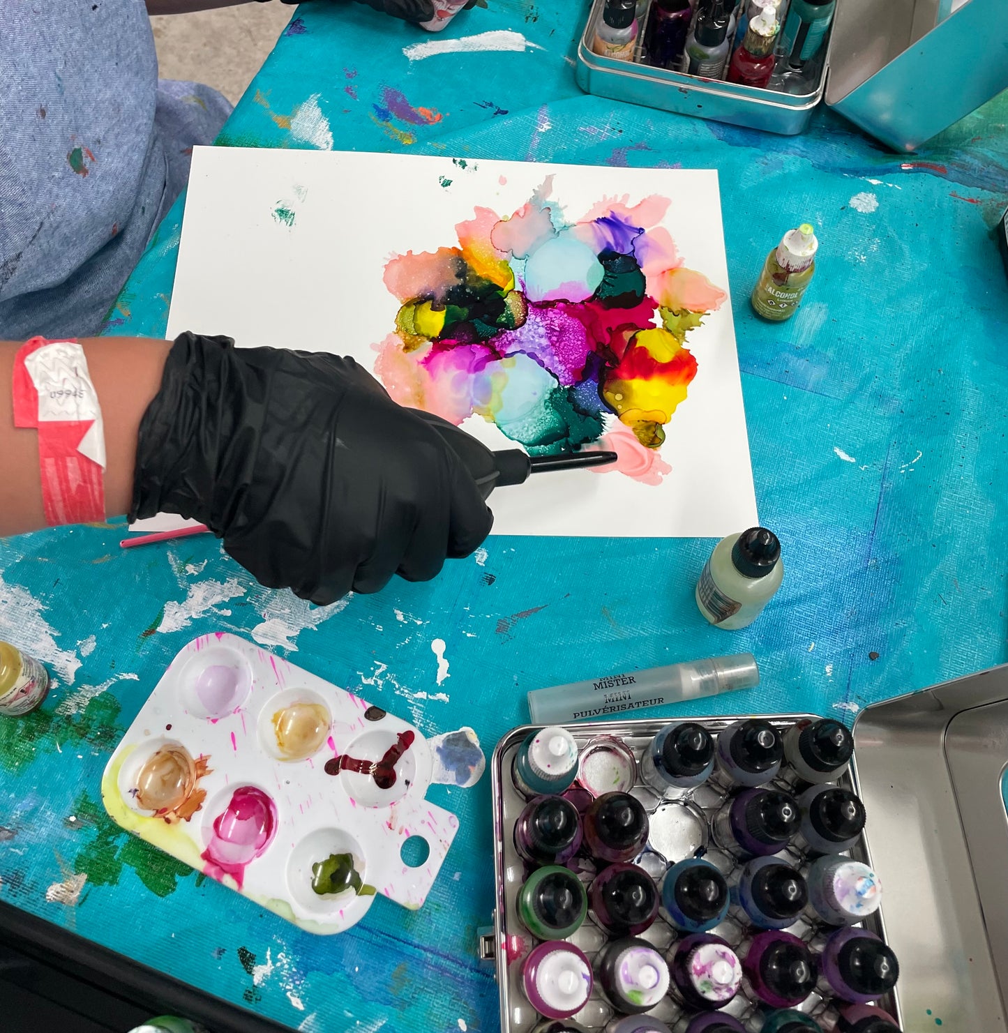 LES PETITS CRÉATIFS-École ESPACE-COULEURS | PRINTEMPS 2025 | LUNDIS PM-2e à 6e année